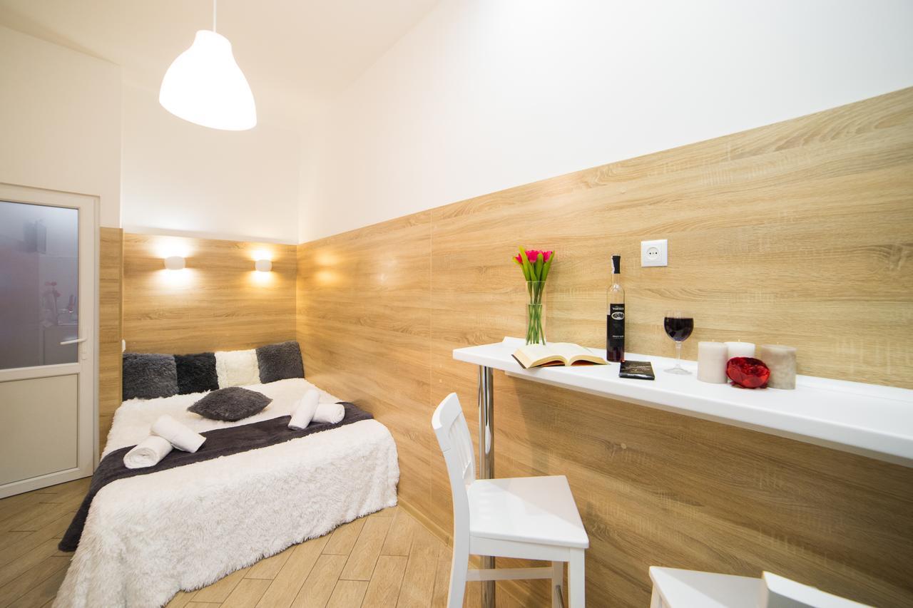 Mini Economy Apartments- Filatova 10 Lvov Exteriér fotografie